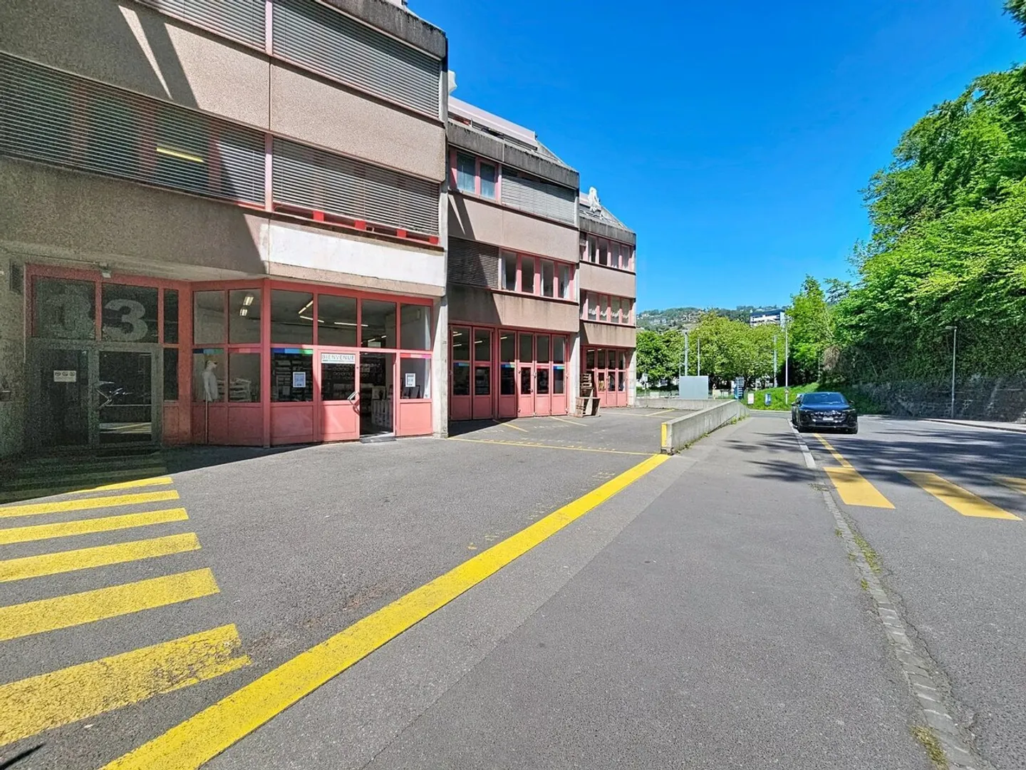 Spécial investisseur - Grande surface commerciale à deux pas du centre-ville - Foto 3 di 11