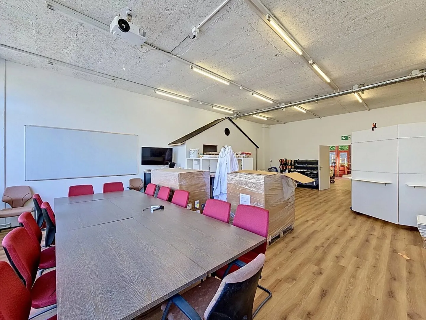 Spécial investisseur - Grande surface commerciale à deux pas du centre-ville - Foto 6 di 11