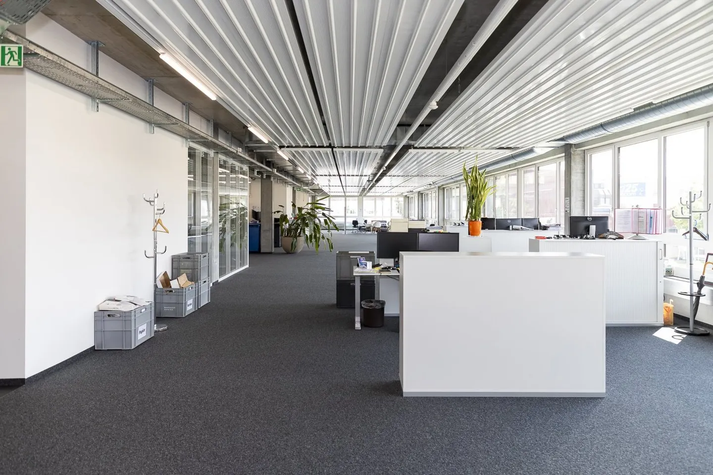 Bâtiment de bureaux commerciaux neufs et climatisés - Photo 4 sur 10