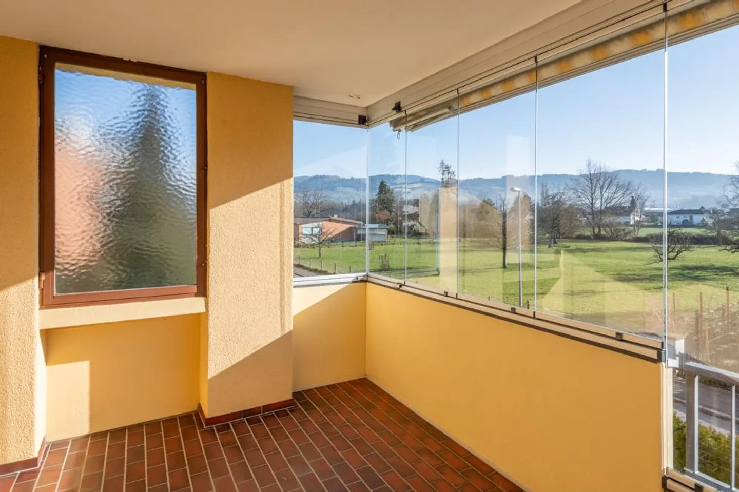 Quiet living with a view and potential - Photo 3 of 7