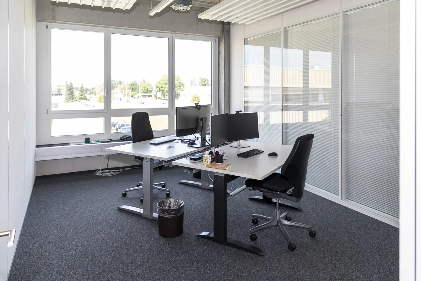 Bâtiment de bureaux commerciaux neufs et climatisés - Photo 6 sur 10