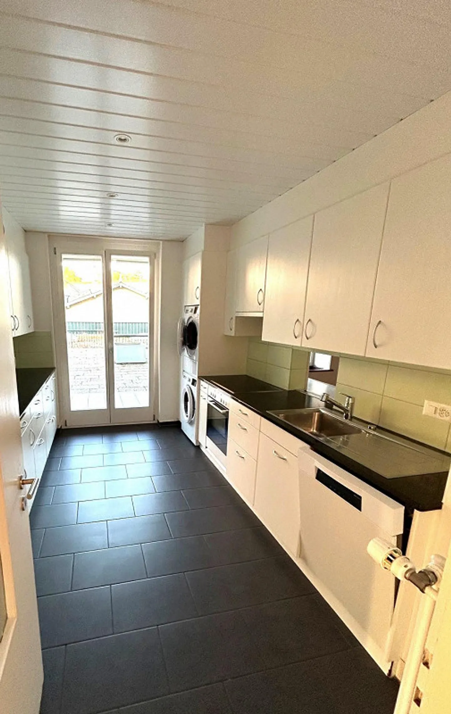 Appartement calme avec grande terrasse - Photo 4 sur 11