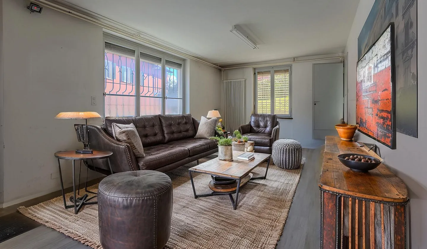 GERÄUMIGES EINFAMILIENHAUS MIT GEWERBEBEREICH IN CUREGLIA - Foto 3 von 9