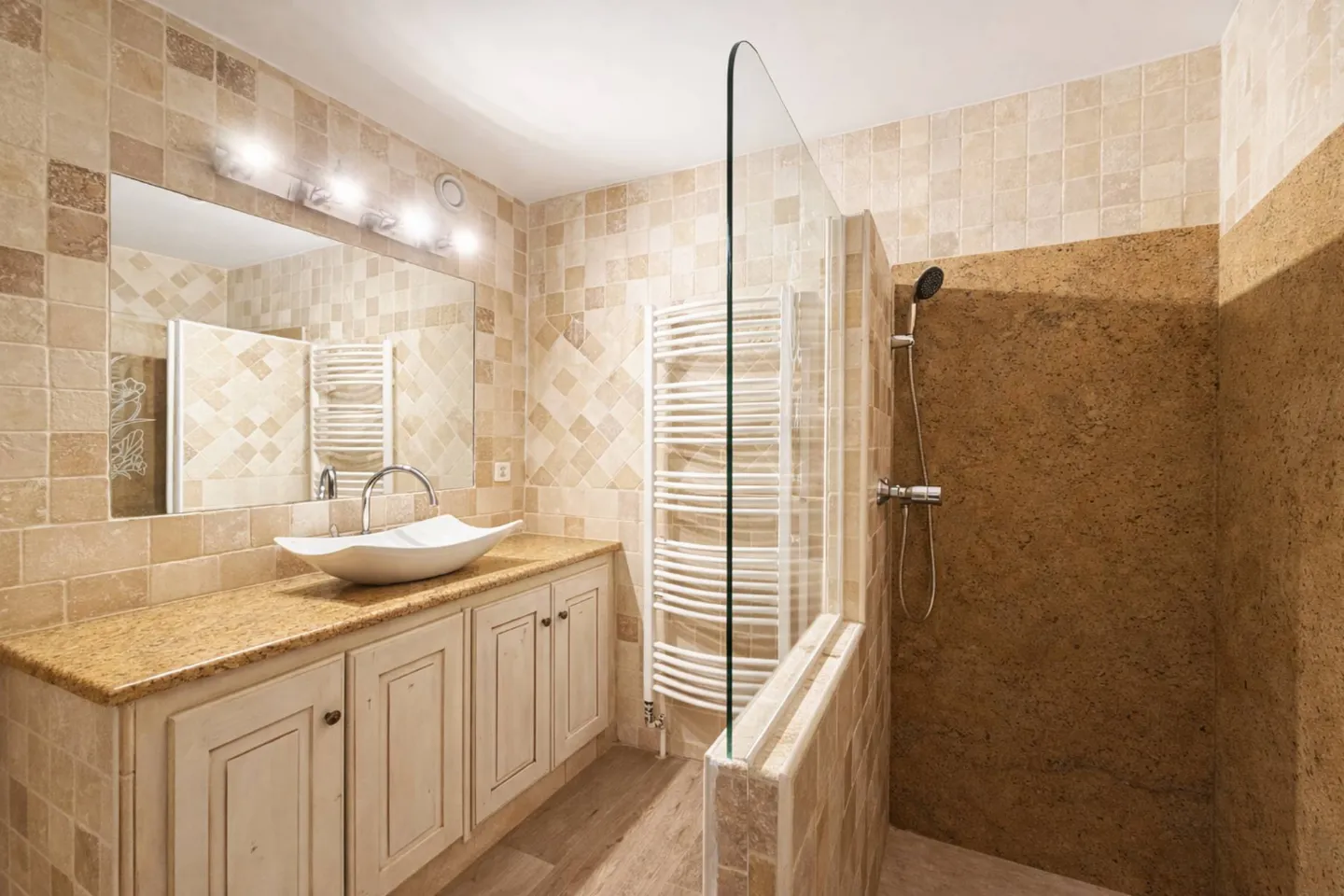 Appartamento spazioso con grande balcone - Foto 3 di 5