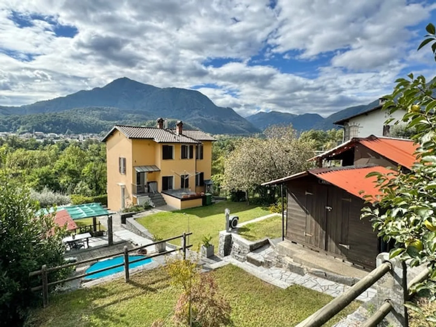 SOLDUNO - MAISON JUMELÉE AVEC GRAND TERRAIN À VENDRE - Photo 1 sur 18