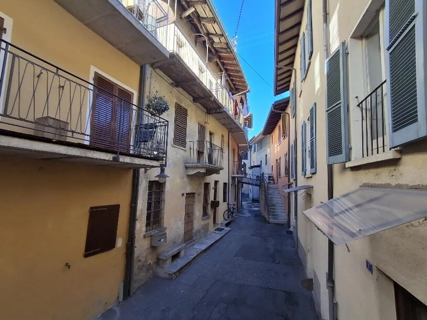 2 Houses in the Center + Rustico for Renovation in Ponte Tresa - Photo 1 of 9