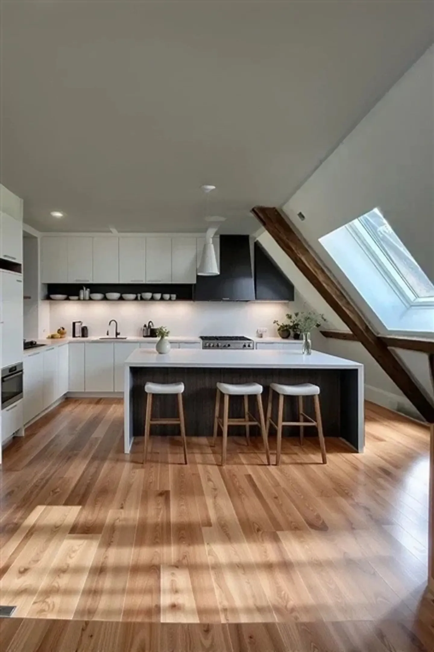 «Charmante 3-Zimmer-Maisonette, die im Stadtzentrum von Porrentruy renoviert wurde» - Photo 4 sur 5