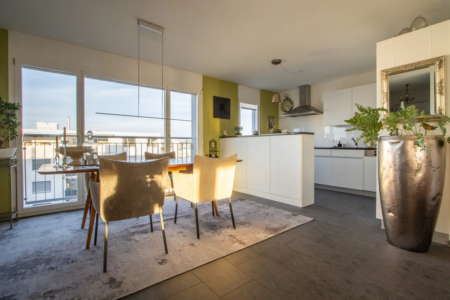 Appartamento attico elegante con stufa svedese e grande terrazza - Foto 2 di 12