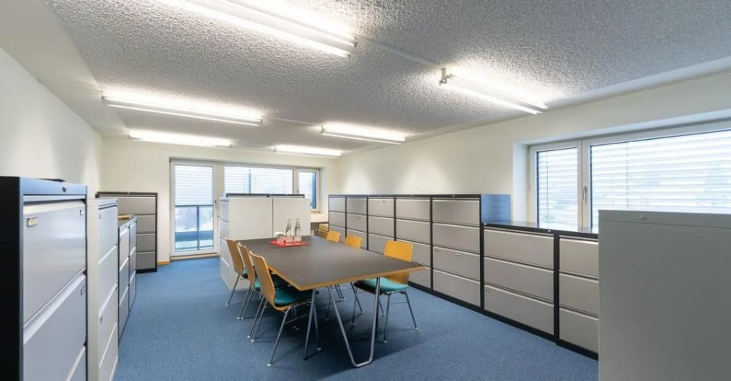 Piccola superficie ufficio nel centro di Oberwil - Foto 2 di 5