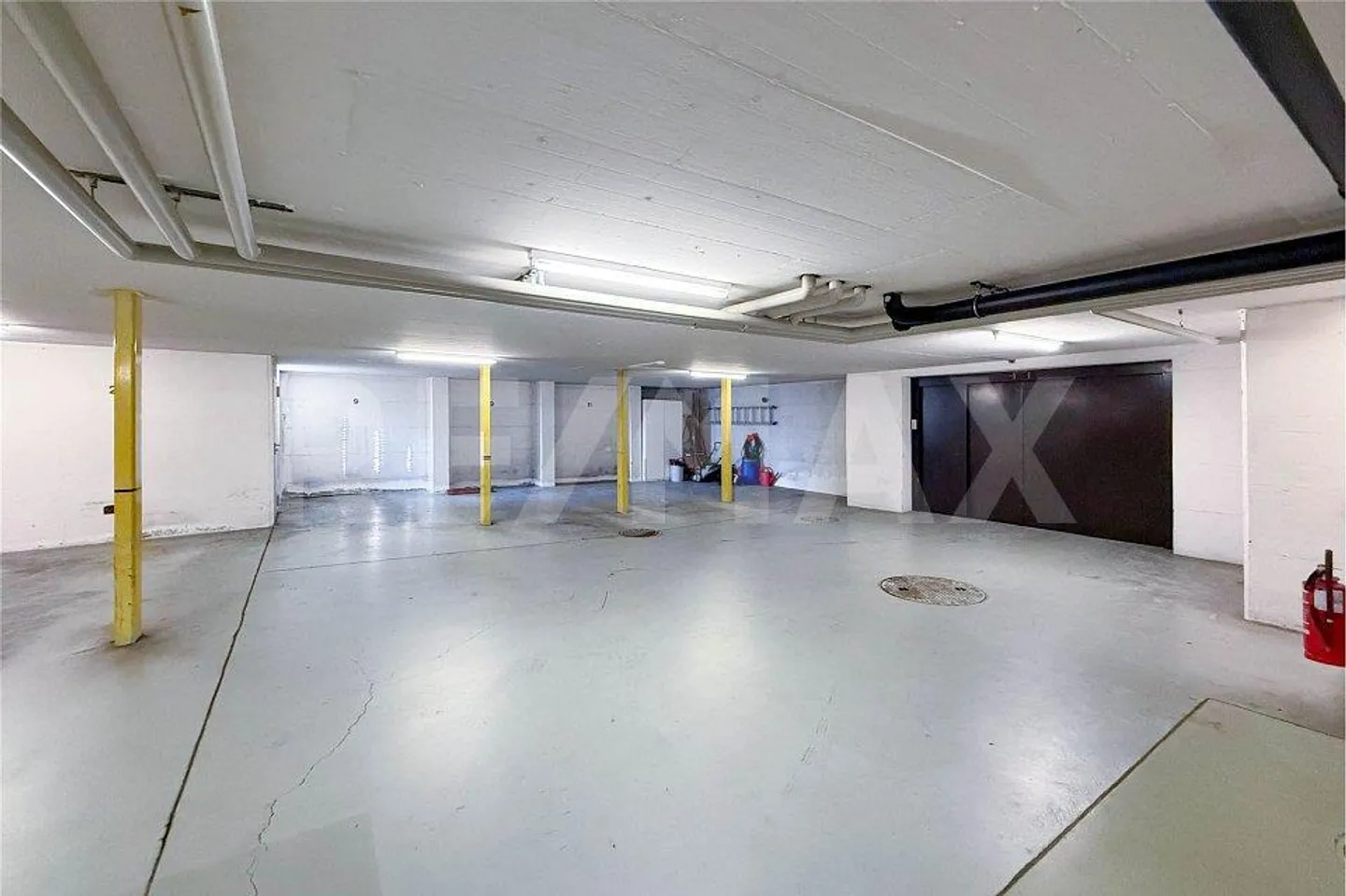 2.5-Room Apartment with Stunning Lake View - Photo 8 of 8