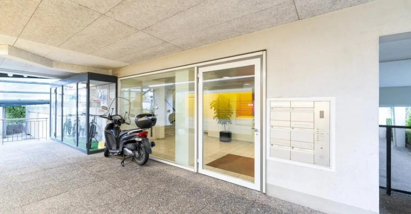 Piccola superficie ufficio nel centro di Oberwil - Foto 4 di 5
