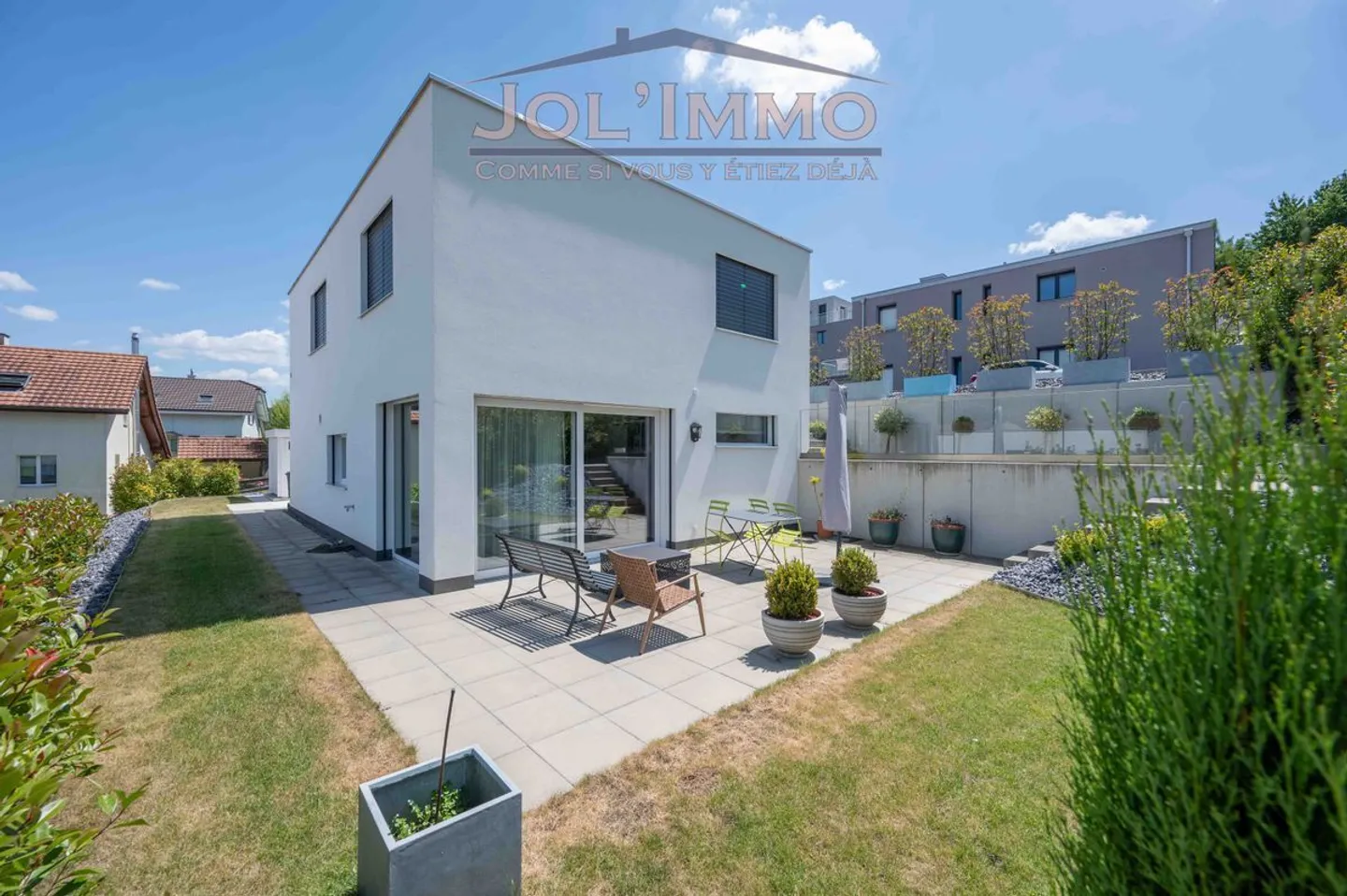 Belle villa contemporaine près des commerces - Photo 1 sur 12