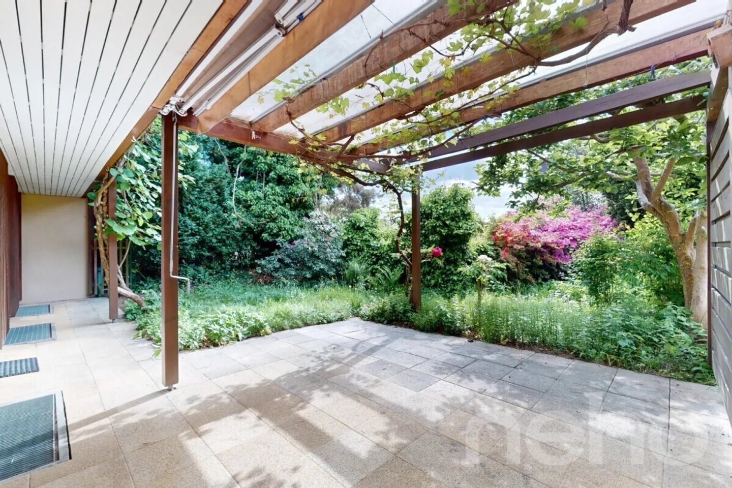 Affascinante casa familiare con giardino idilliaco - Foto 3 di 13