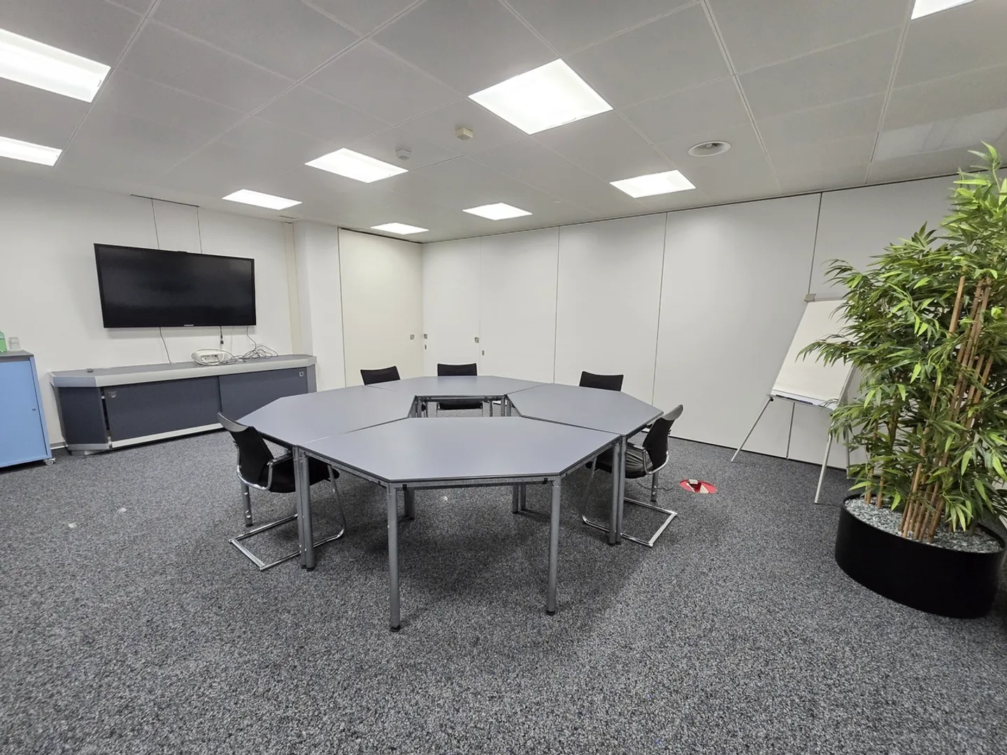 707 m² Bureau au 2ème étage – Emplacement central à Brüttisellen avec places de parking - Photo 4 sur 7