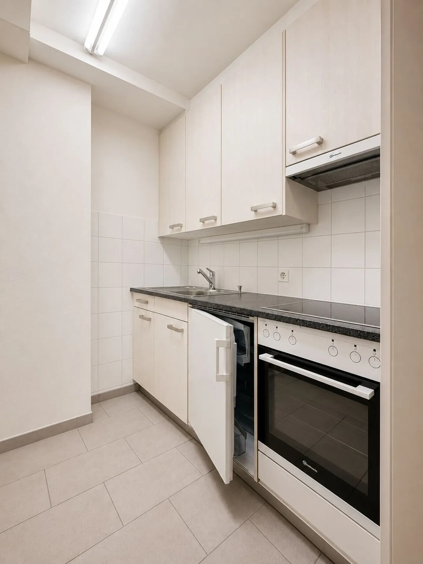 ✨ Furnished 1.5-Room Apartment in Central Location Basel – Limited Time ✨ - Photo 3 of 7