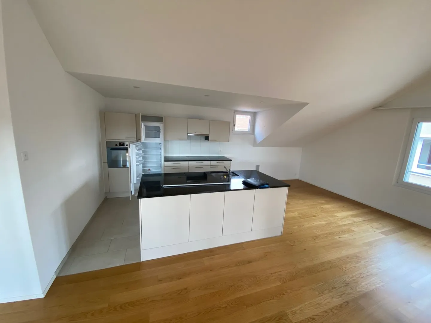 Moderne 2.5-Zimmerwohnung - Foto 2 von 6