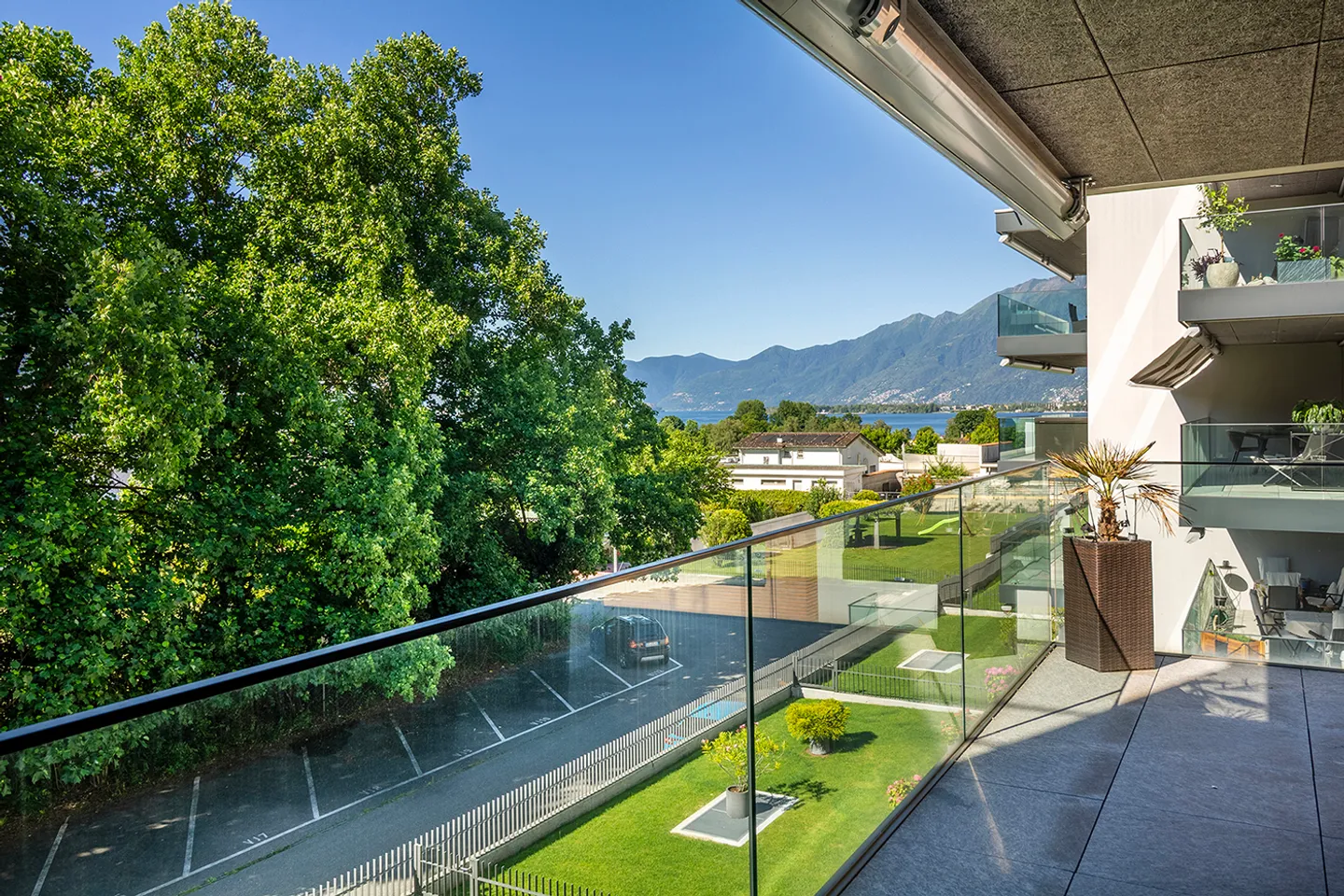 Beautiful apartment with terrace and lake view - Photo 1 of 12