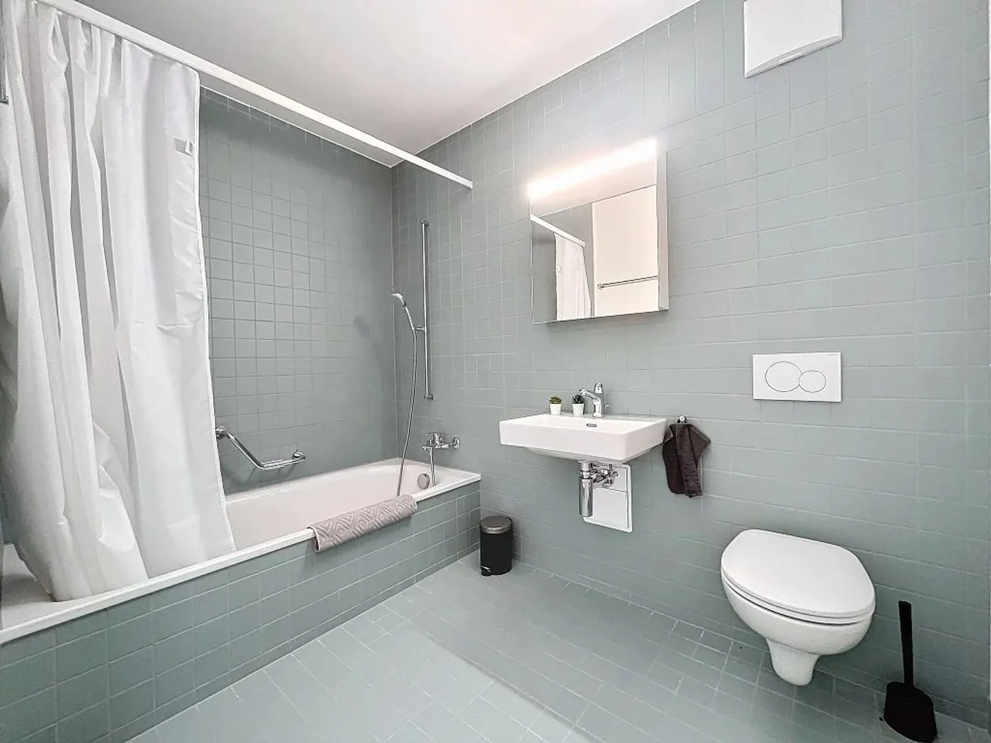 3.5 Room Apartment - Photo 3 of 8