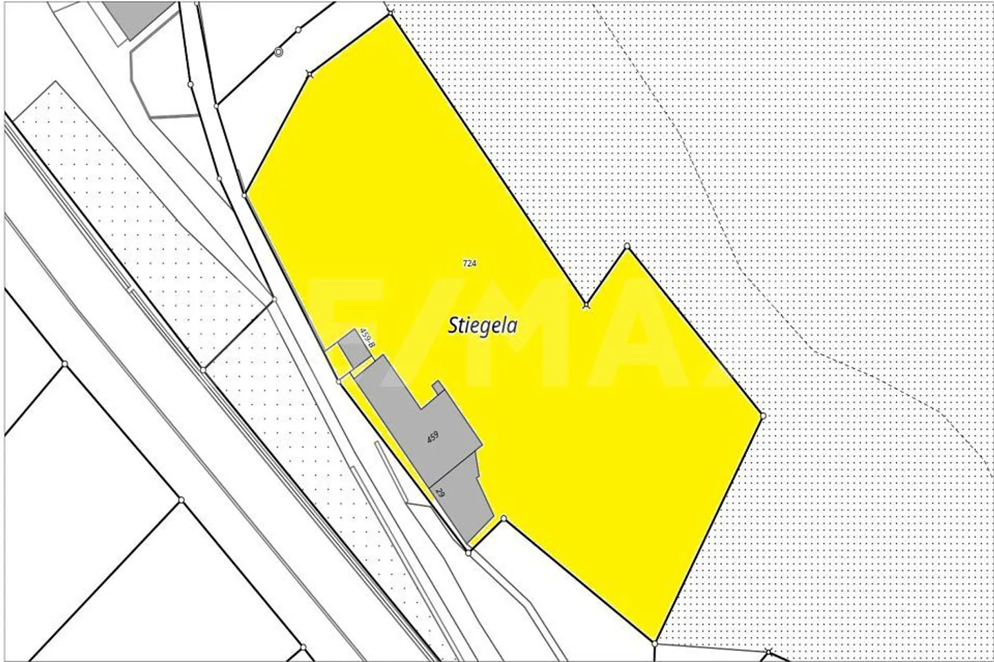 Casa unifamiliare con appartamento separato e annessi con terreno edificabile e terreno agricolo - Foto 2 di 10