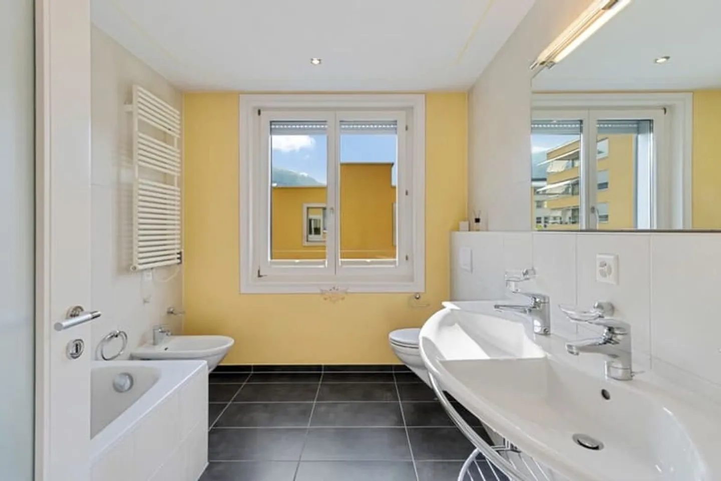 Apartment for rent - Photo 2 of 7