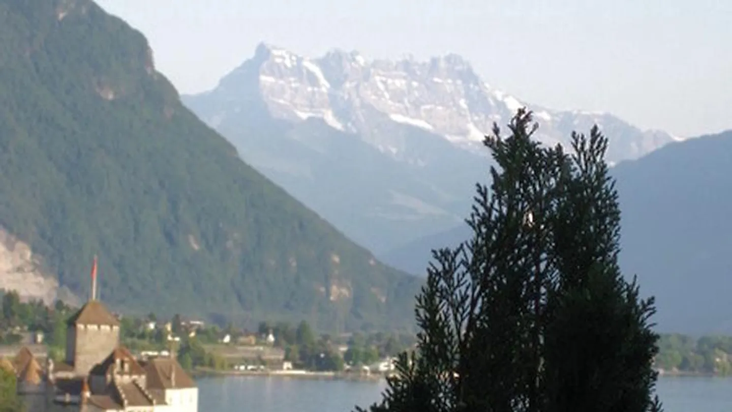 Appartement Meublé avec Vue sur Lac - Photo 1 sur 10