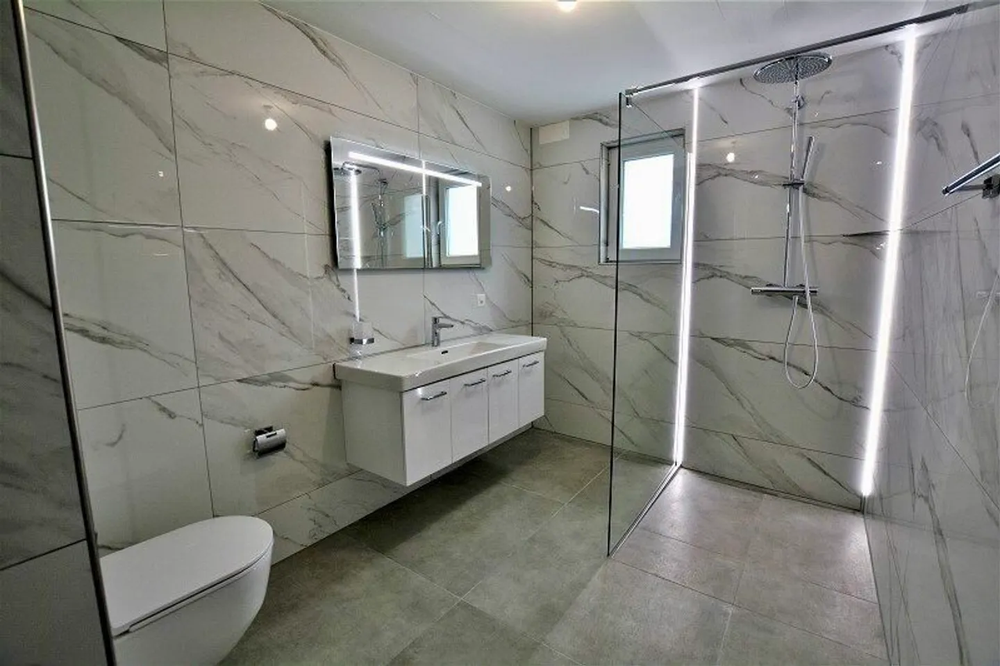 Appartamento Moderno con Balcone - Foto 4 di 9