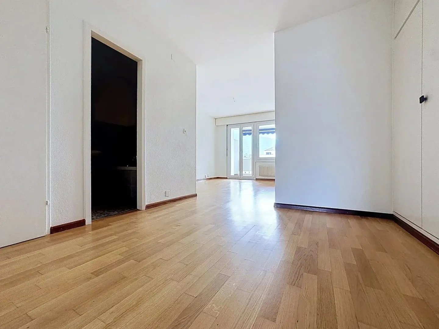 Helles Apartment mit Balkonen - Foto 4 von 13