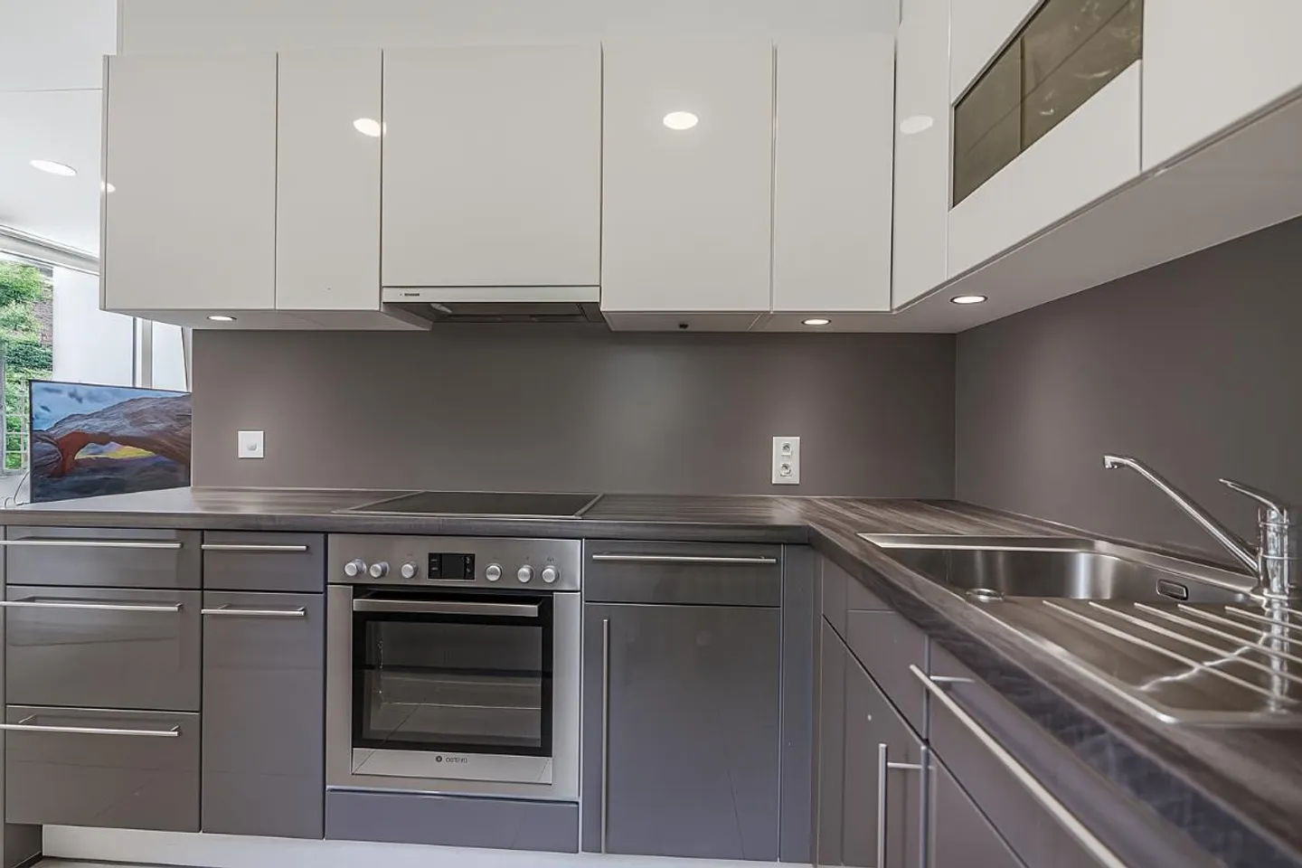 Beautiful 3.5-room apartment with balcony/garage parking space - Photo 3 of 5