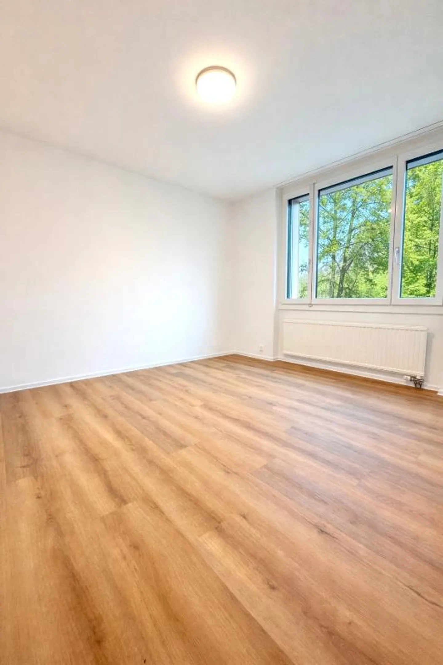 Beautiful 3.5-room apartment with balcony/garage parking space - Photo 4 of 5