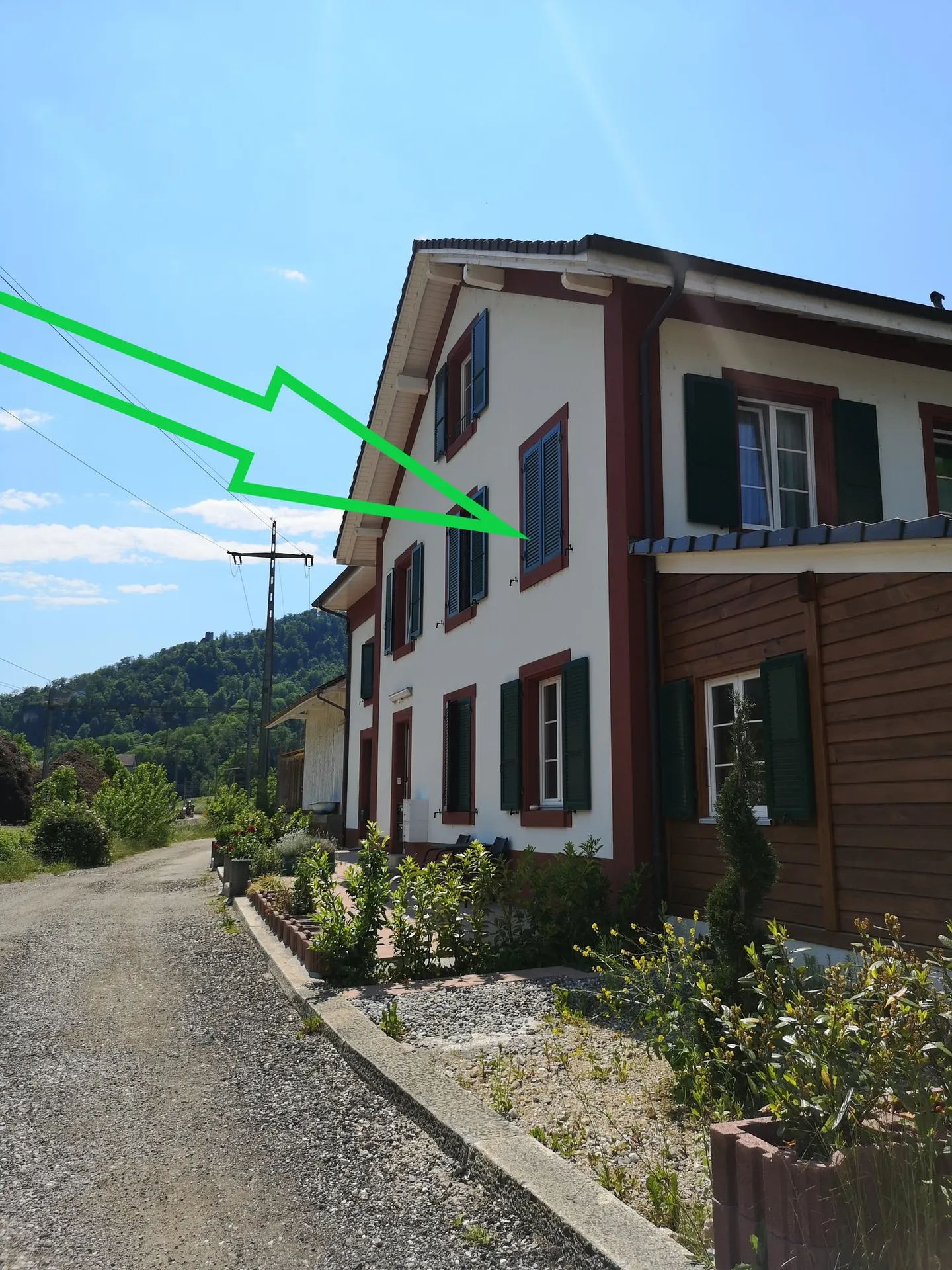 Wohnung im 1. Stock mit überdachtem Parkplatz - Foto 2 von 16