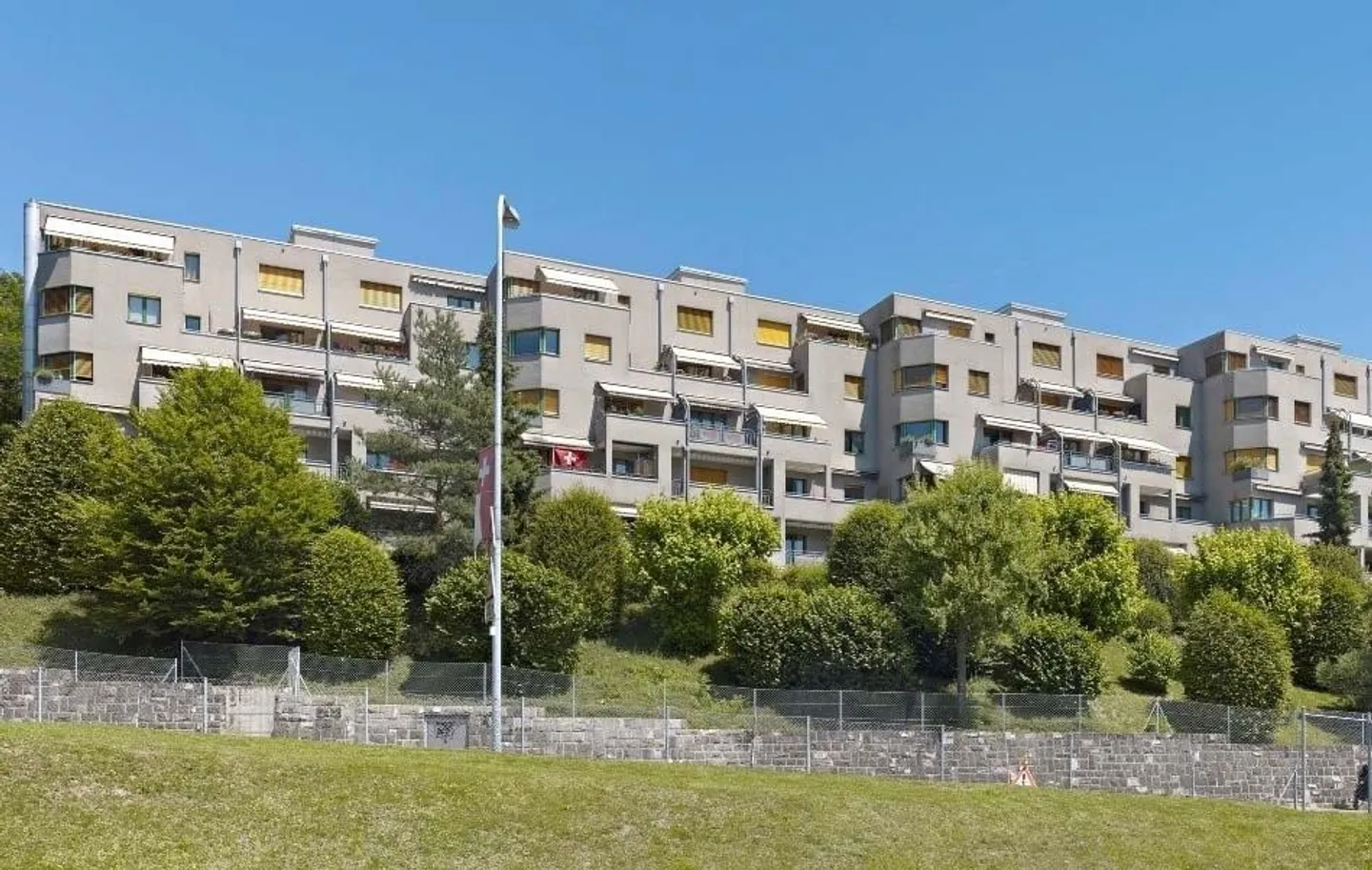 Locali scolastici nel centro di Nyon vicino alla stazione CFF - Foto 2 di 5