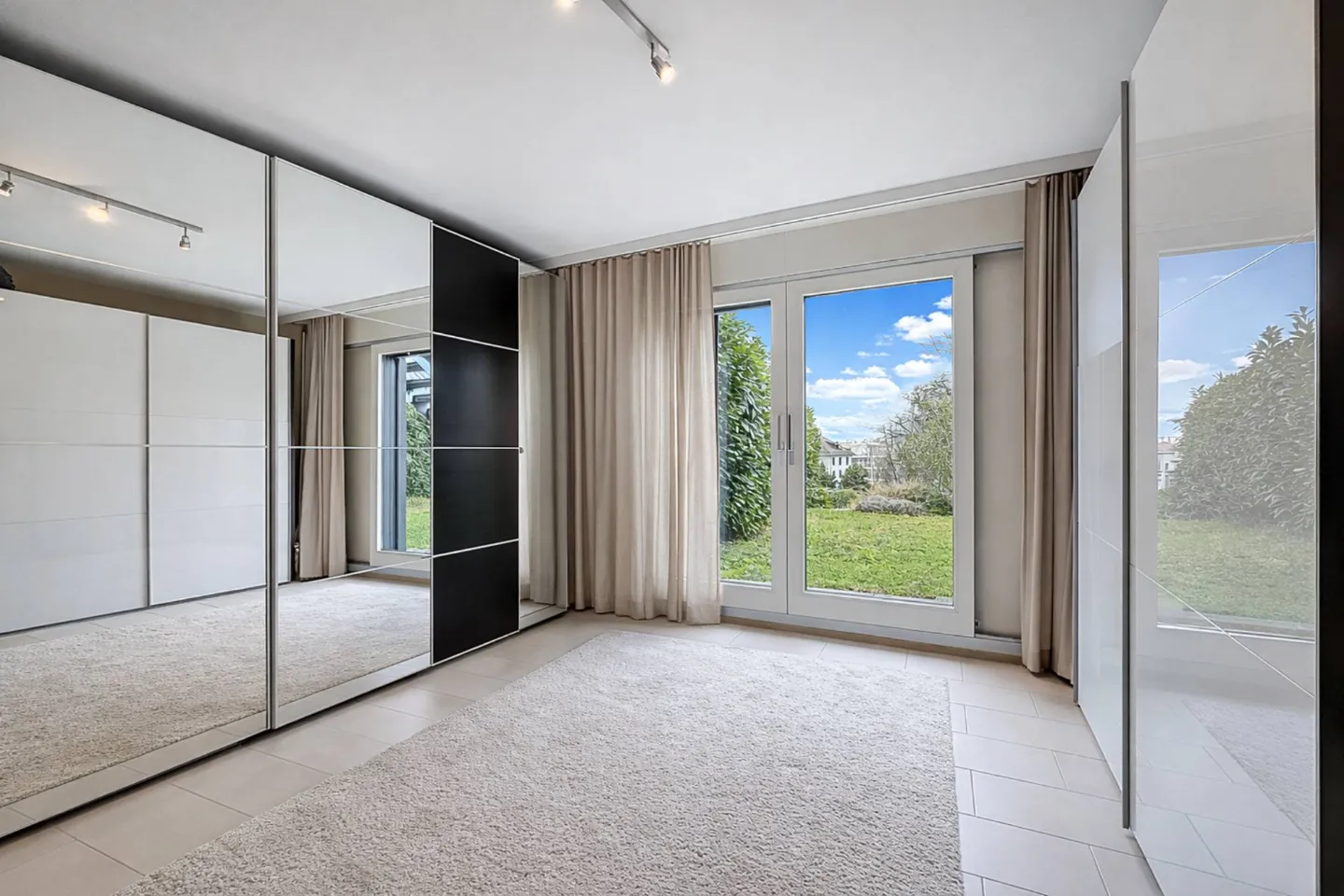 Zeitgenössische Wohnung mit Garten - Foto 7 von 9