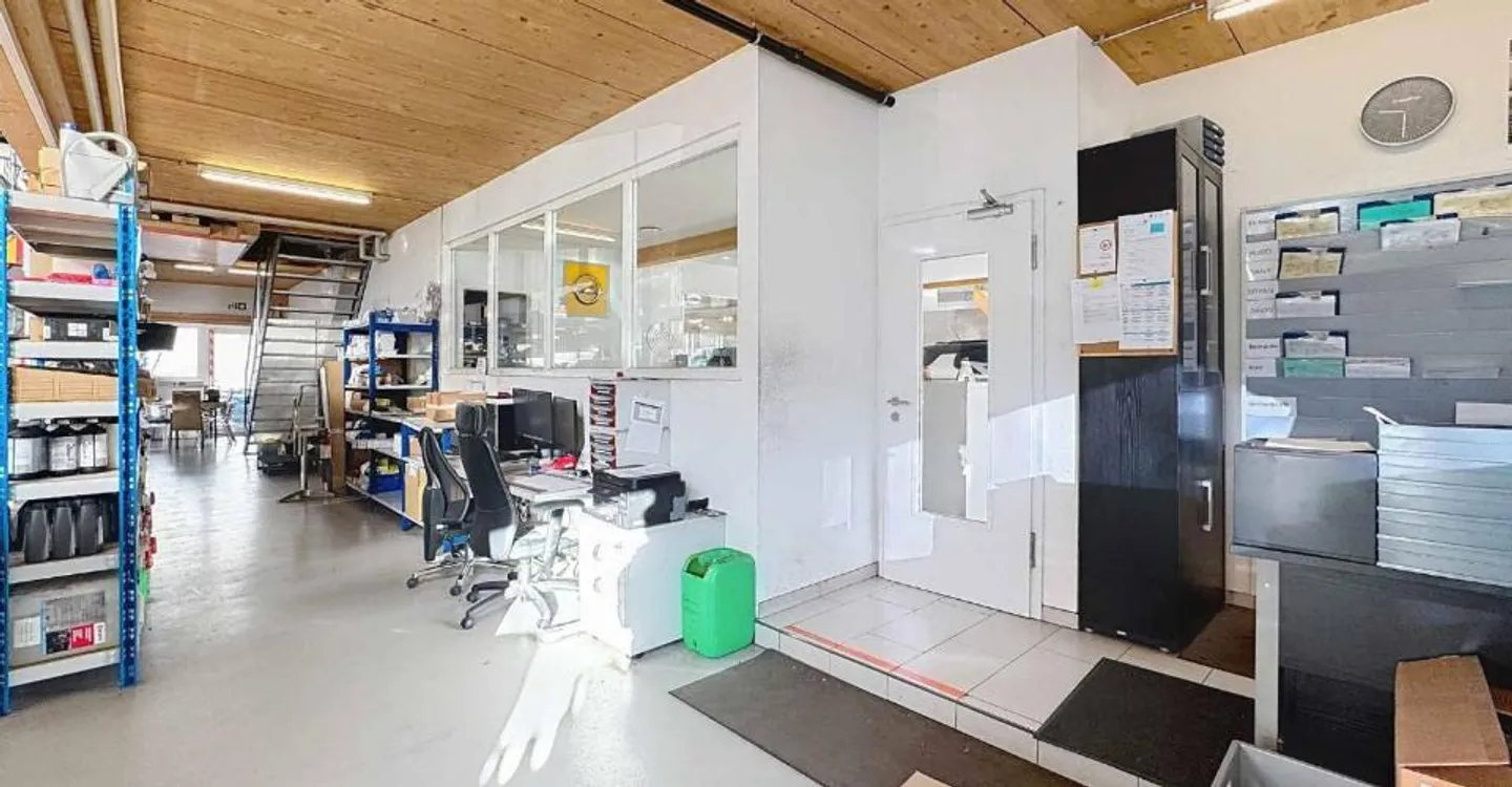 Reception, exhibition and 8 parking spaces - Photo 7 of 13