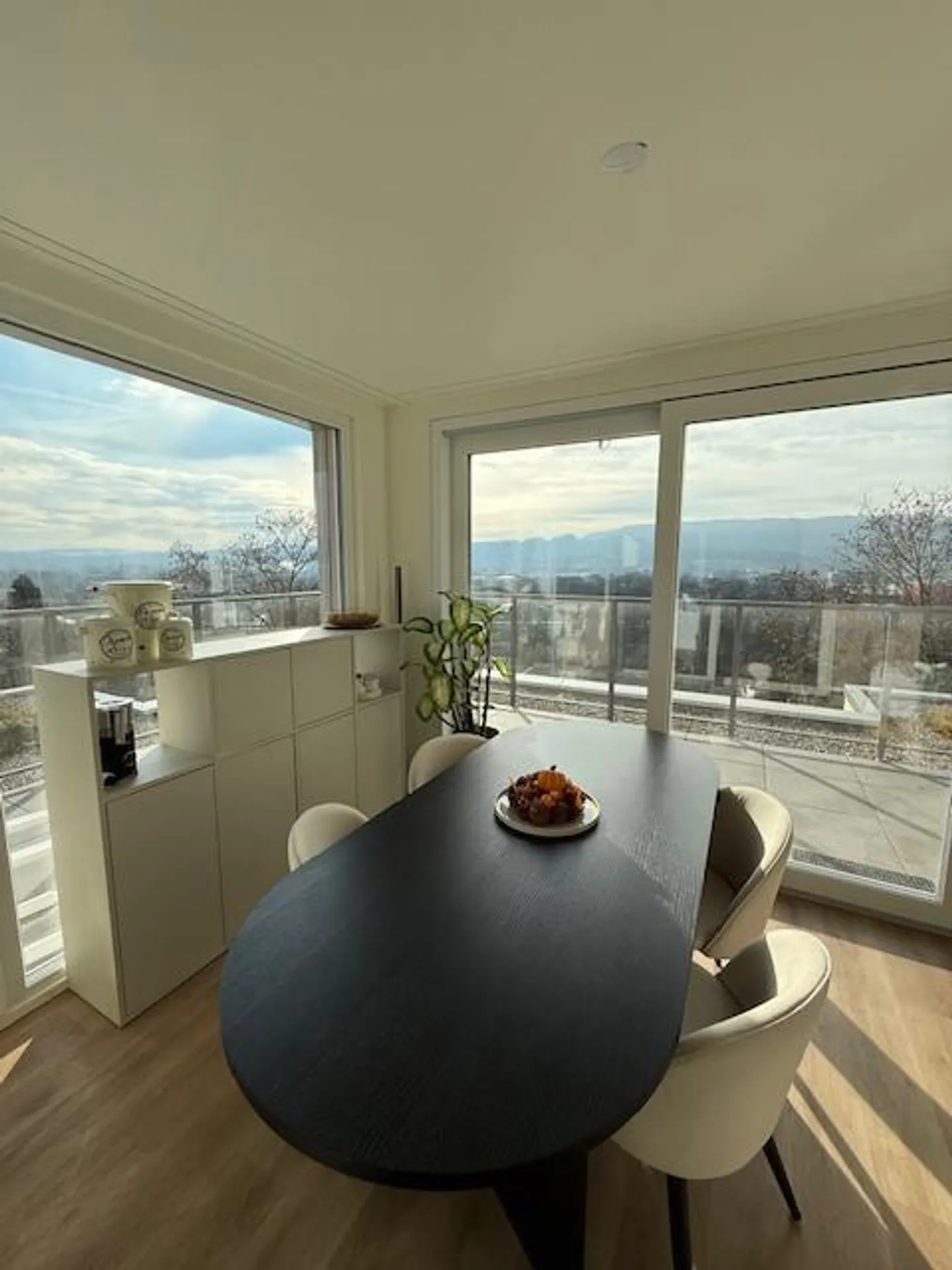 2.5-room top-floor apartment with private rooftop - Photo 1 of 10