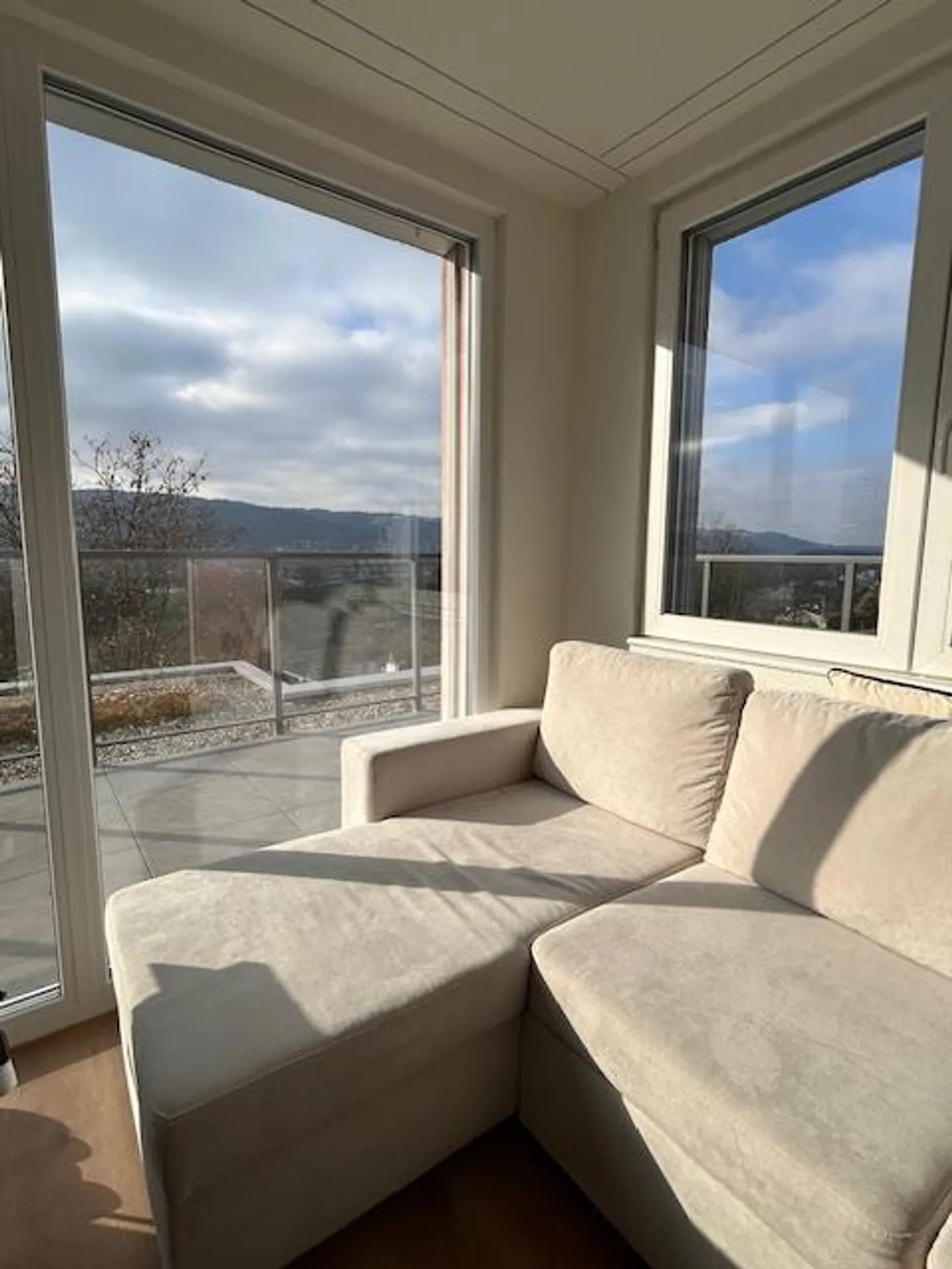 2.5-room top-floor apartment with private rooftop - Photo 3 of 10