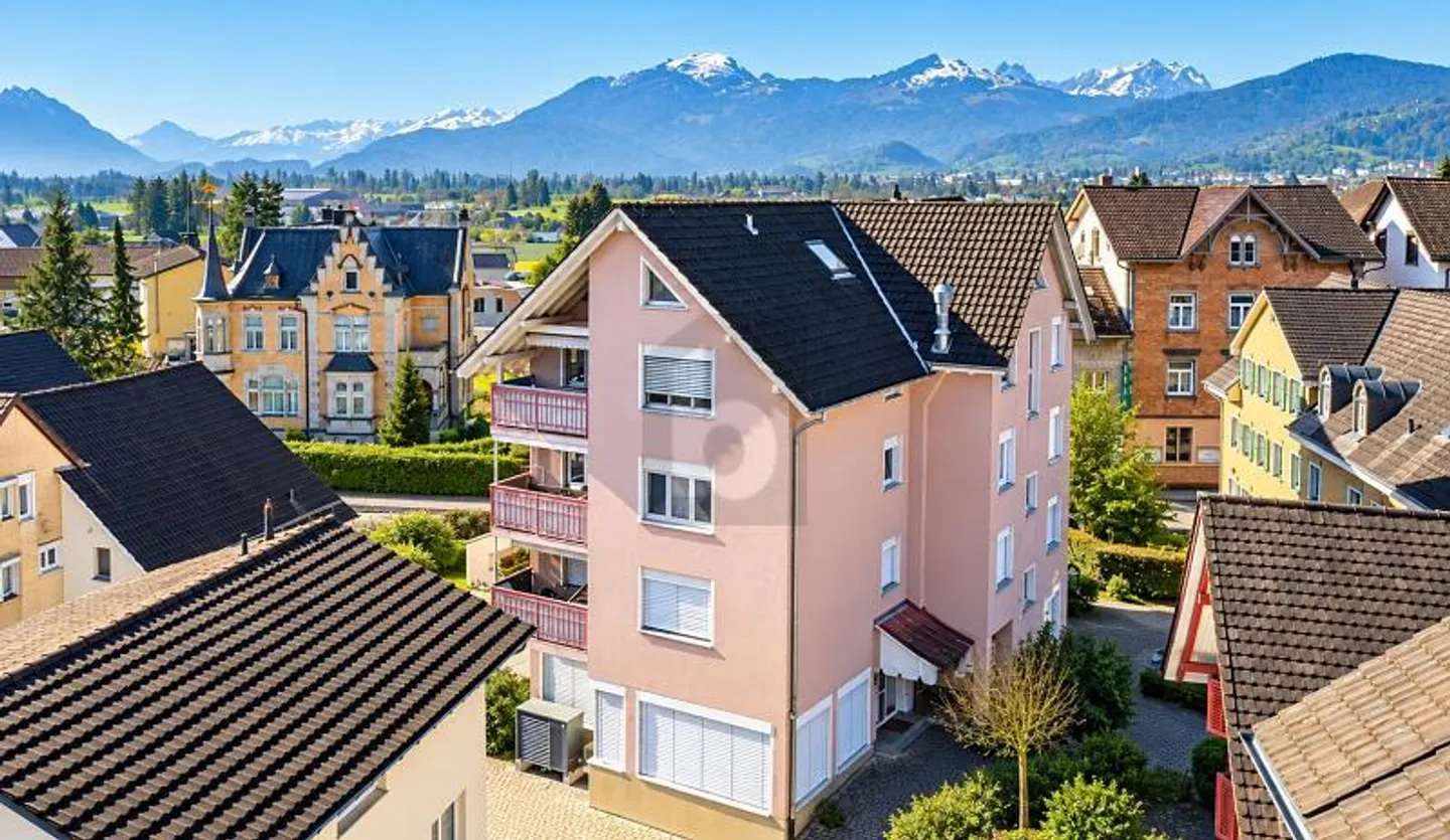 Spacious Maisonette with Balcony - Photo 1 of 6