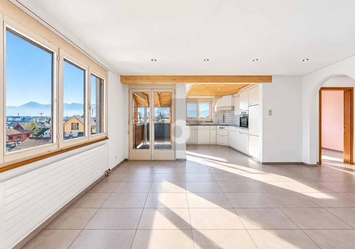 Spacious Maisonette with Balcony - Photo 2 of 6