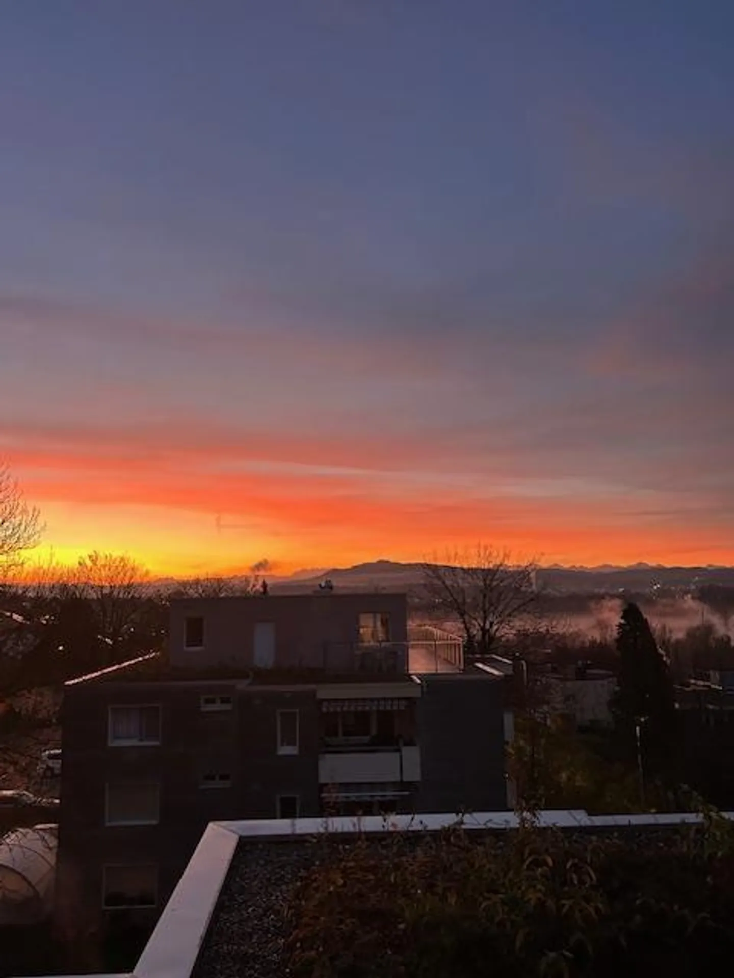 2.5-room top-floor apartment with private rooftop - Photo 5 of 10