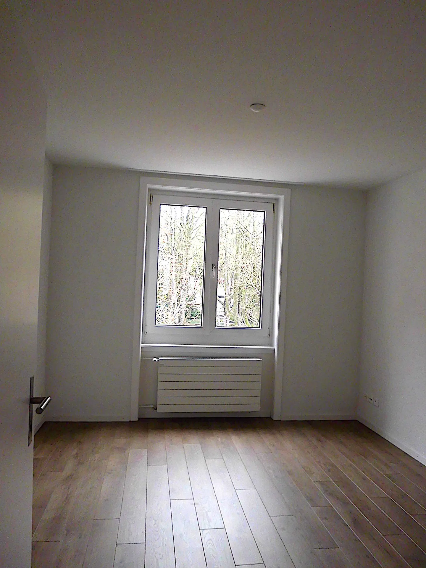 Moderne Stadtwohnung mit grossem Balkon und eigenem Waschturm - Foto 3 di 7