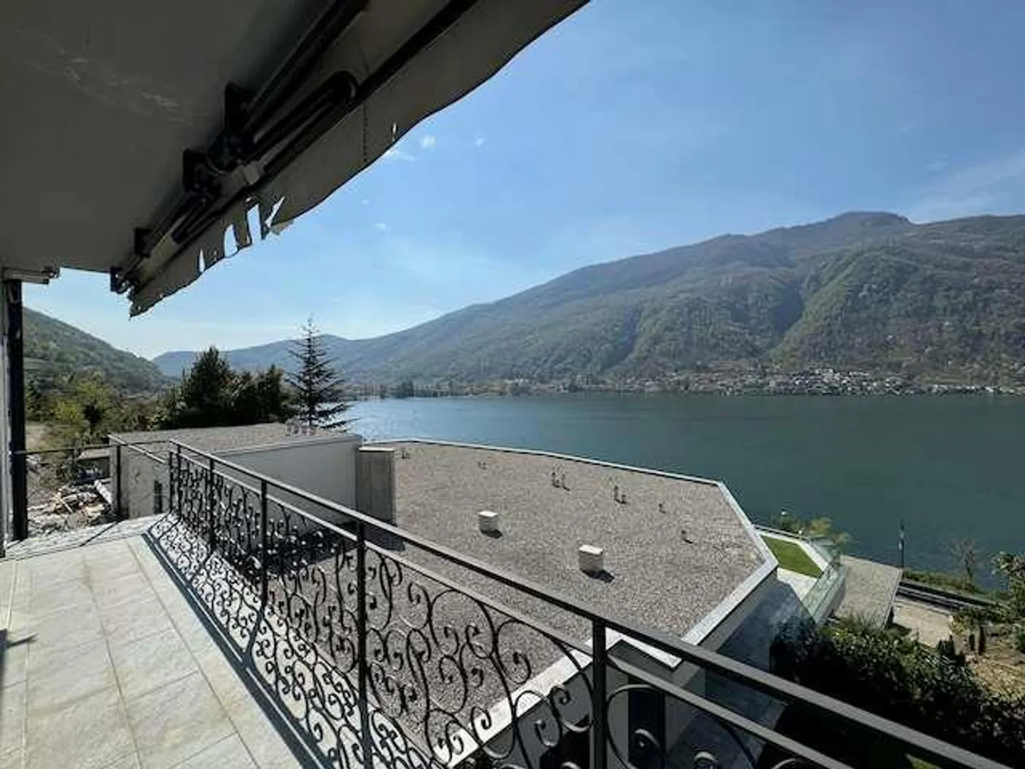 Villa con piscina - Foto 1 di 13