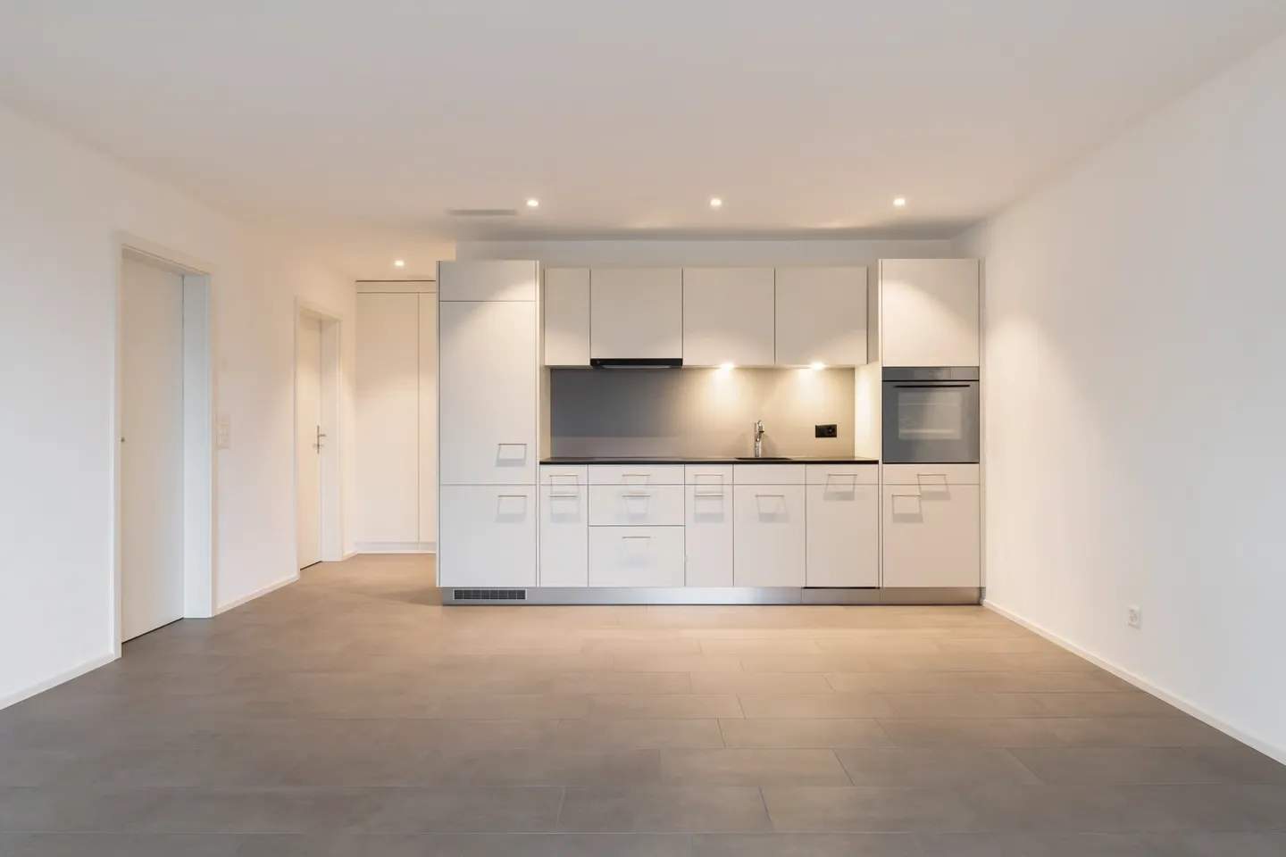 Condominium accessible et de haute qualité avec beaucoup d'espace de rangement - Photo 2 sur 12
