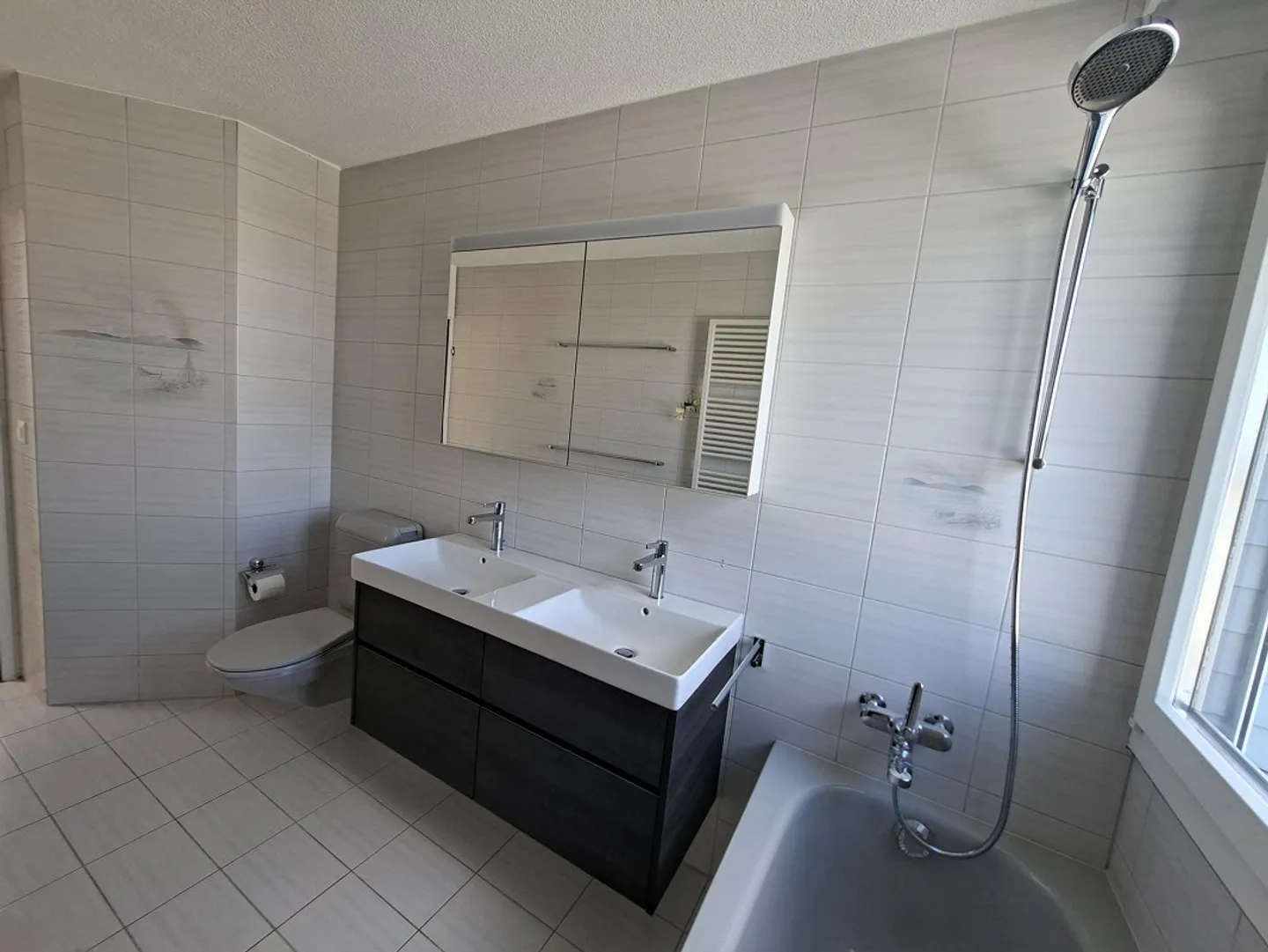 Spacious with panoramic view - Photo 5 of 14