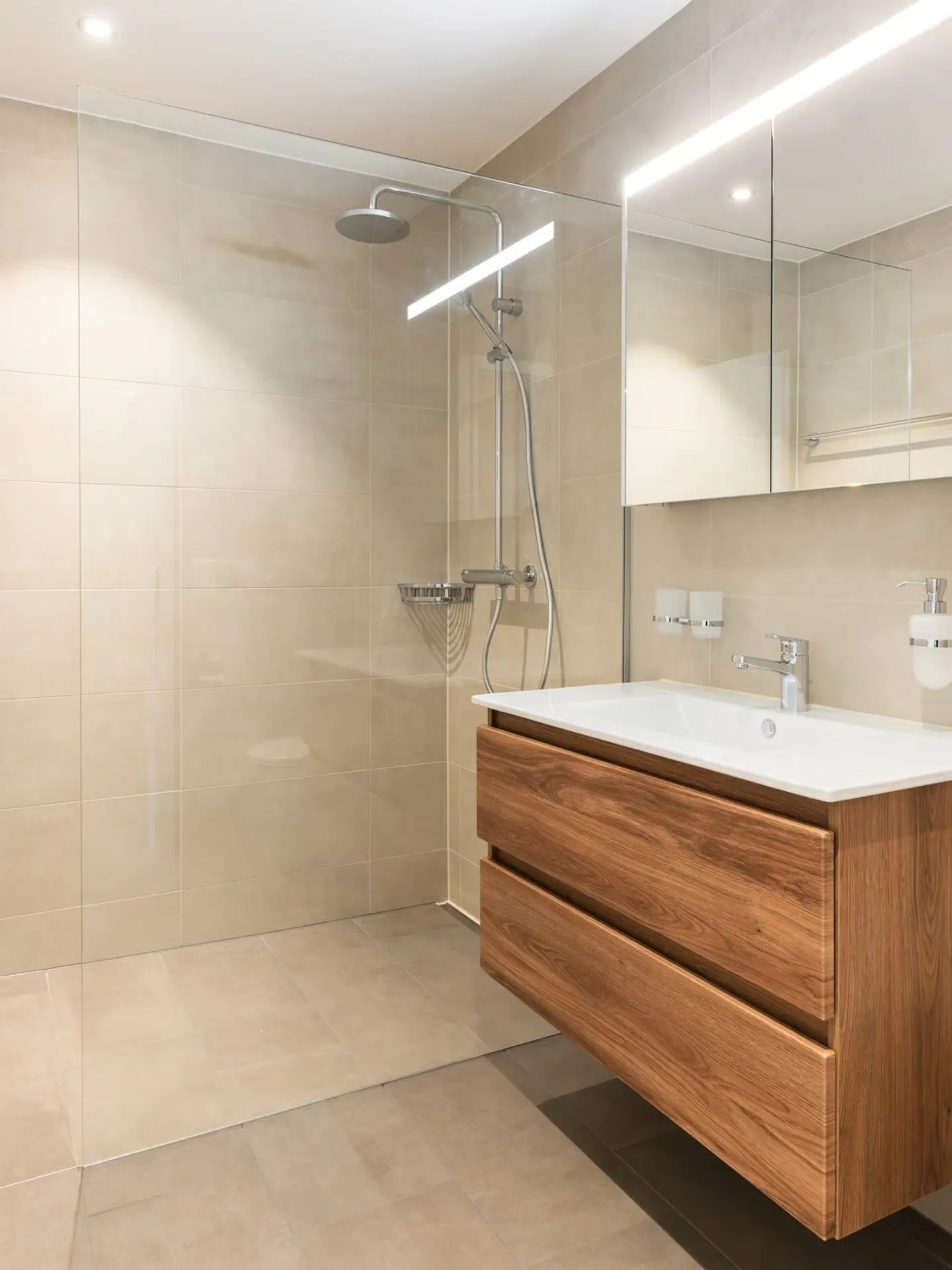 Condominium accessible et de haute qualité avec beaucoup d'espace de rangement - Photo 6 sur 12