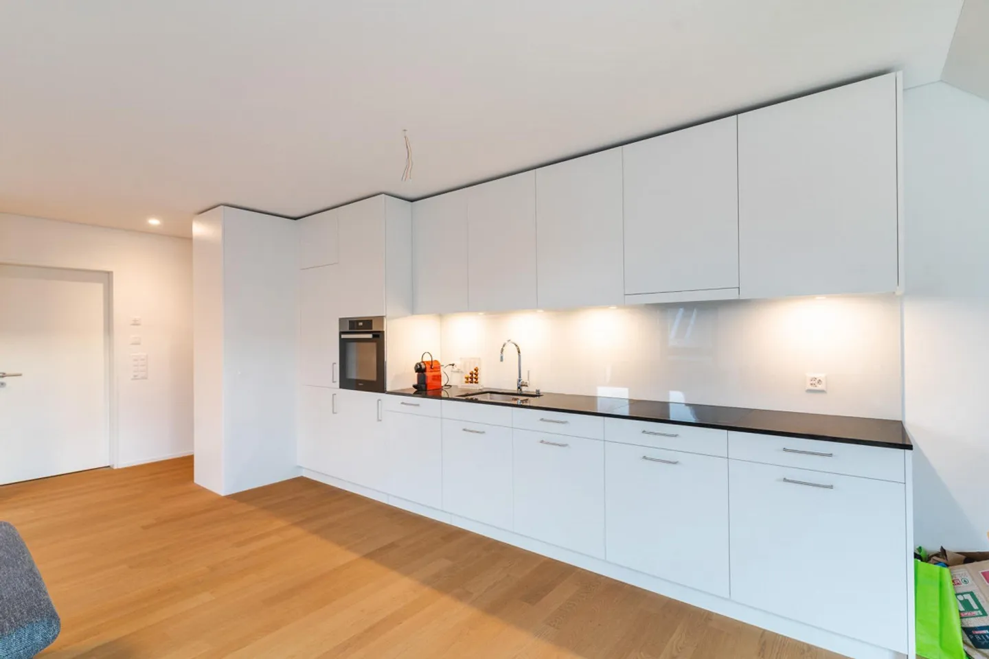 Moderne 2.5 Zimmerwohnung - Foto 2 von 6