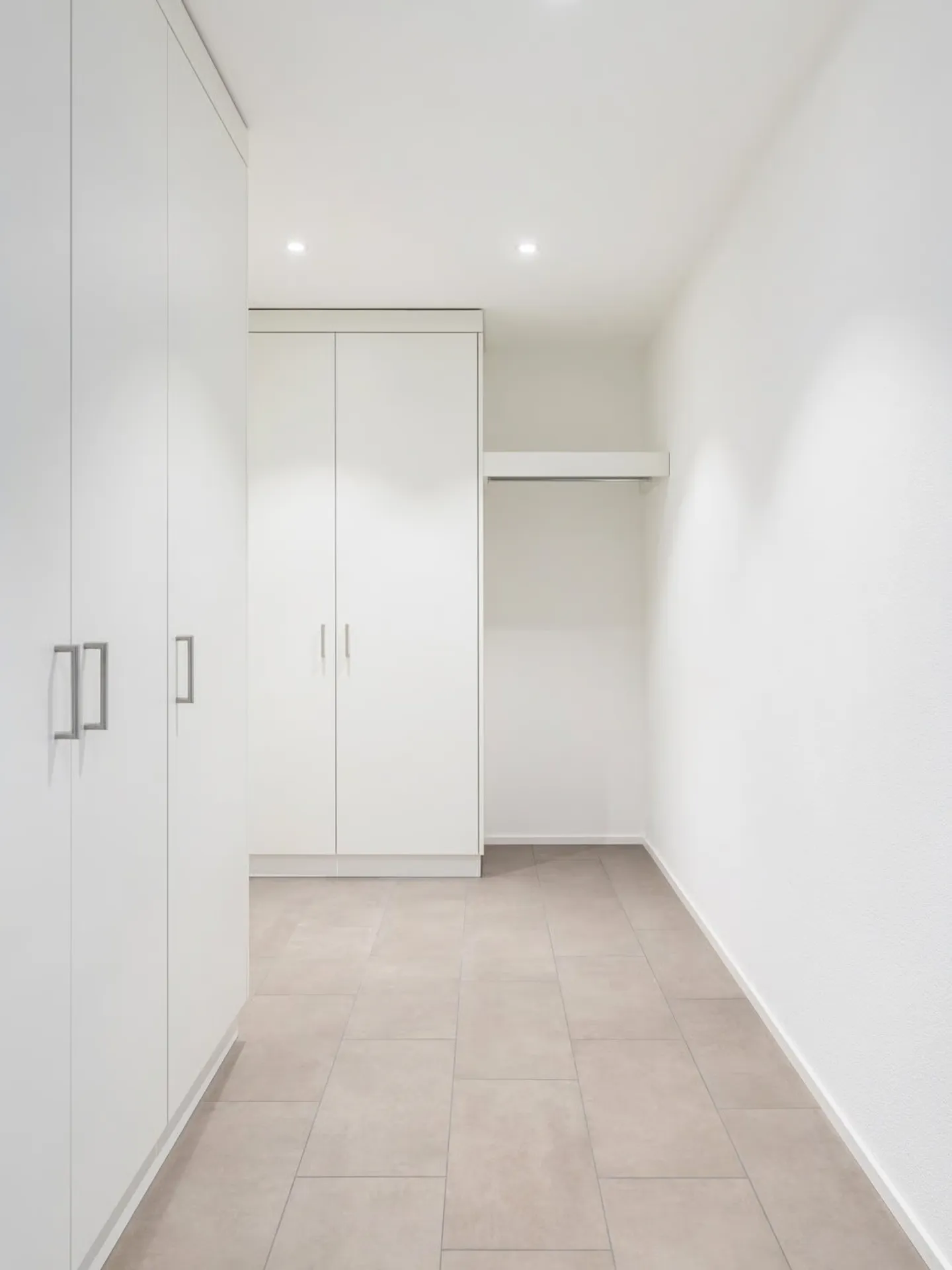 Condominium accessible et de haute qualité avec beaucoup d'espace de rangement - Photo 3 sur 12