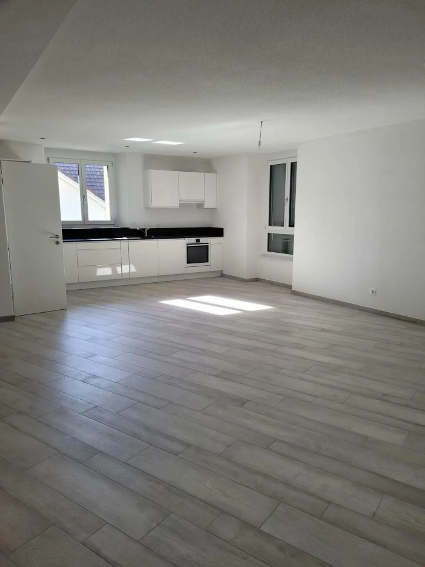 Residential building for sale - Photo 2 of 5