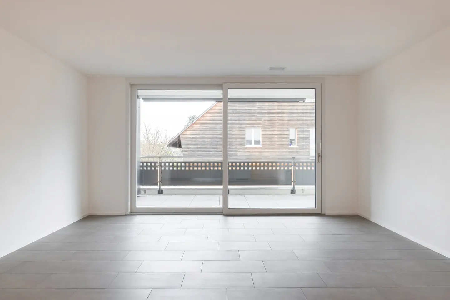 Condominium accessible et de haute qualité avec beaucoup d'espace de rangement - Photo 4 sur 12