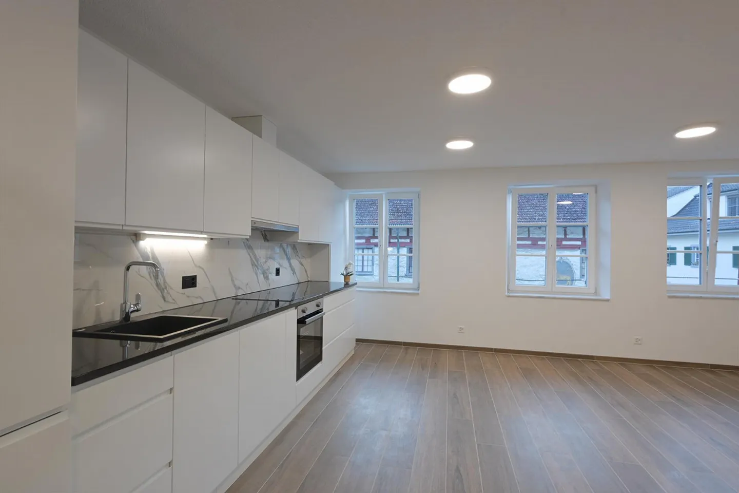 3.5 room apartment with elevator, completely renovated 2024, central Bad Zurzach - Photo 1 of 11