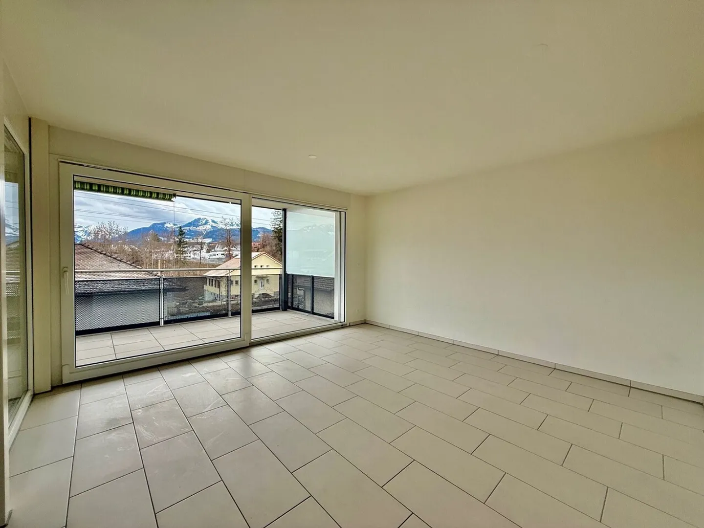 BULLR - 2,5 camere moderne con colonna di lavaggio - Foto 3 di 9