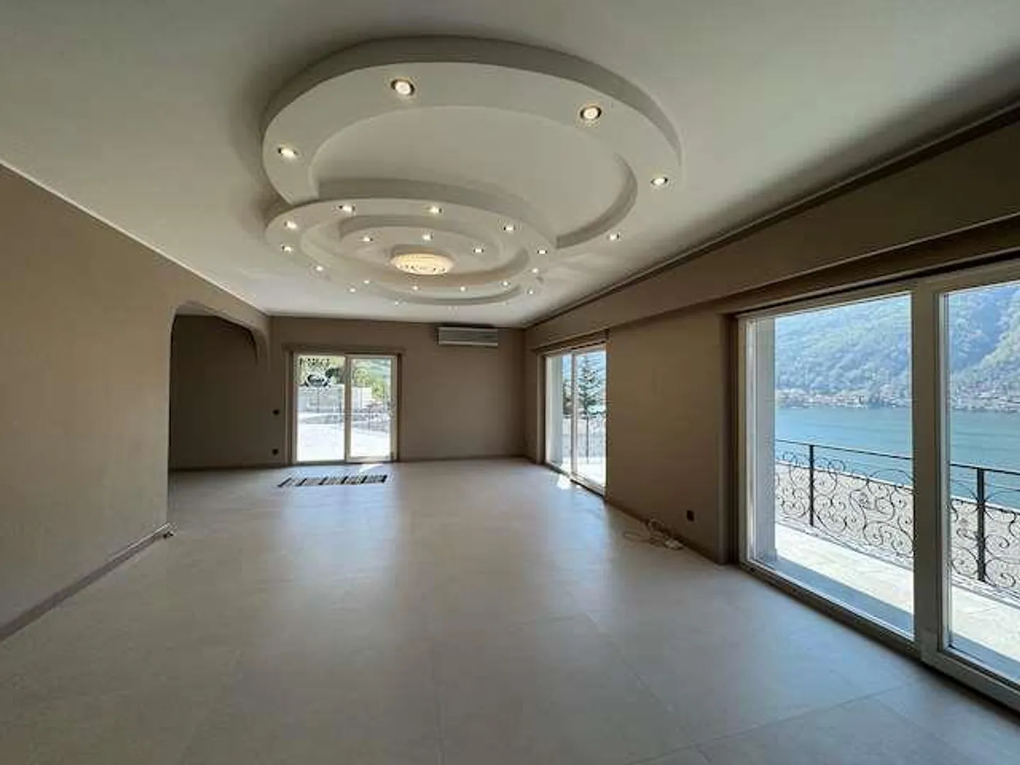 Villa con piscina - Foto 3 di 13